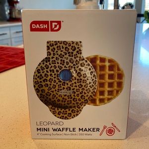 Leopard mini waffle maker
